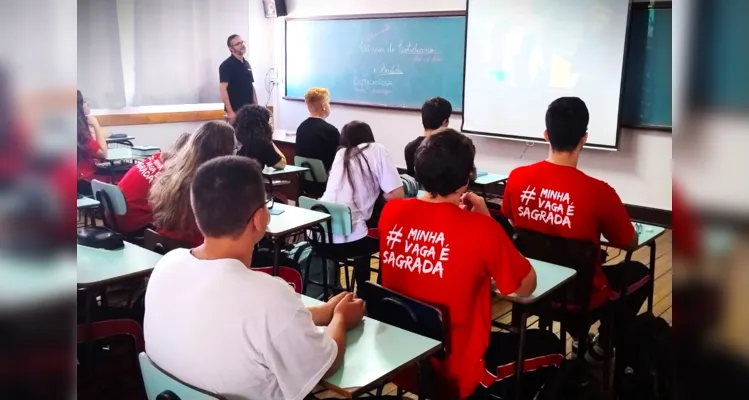 Iniciativa ajuda os estudantes a terem uma 'escolha segura' sobre o futuro.