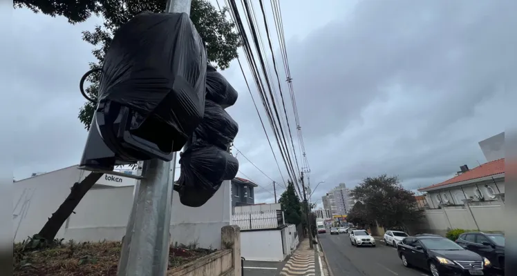 Semáforo fica na região da 'Paula Xavier', no Centro da cidade.