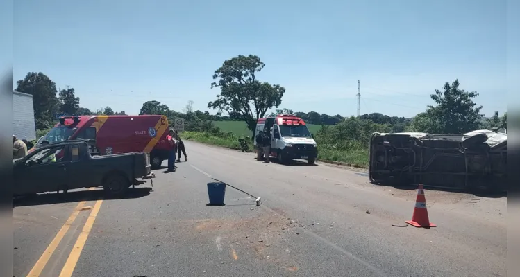 A situação aconteceu por volta das 10h da manhã e envolveu cinco vítimas