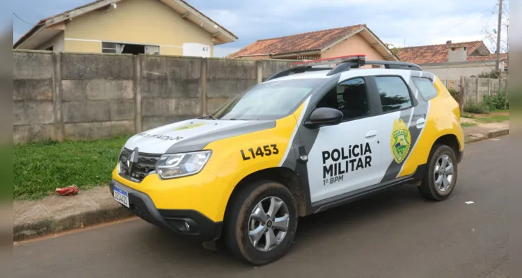 O fogo começou no colchão e se alastrou pelo telhado de PVC da casa.