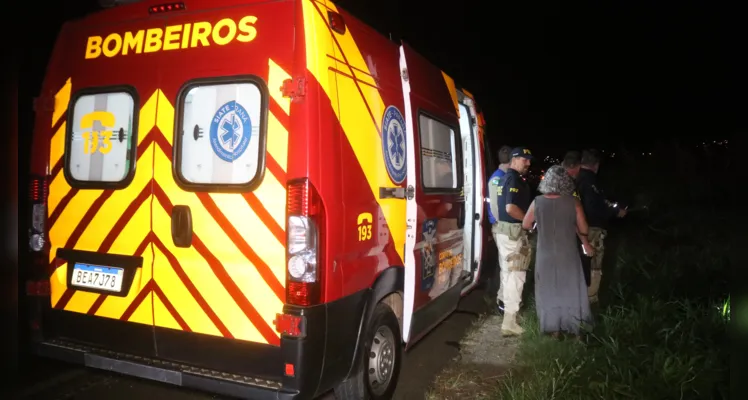 Equipe do Corpo de Bombeiros (Siate( esteve no local do acidente.