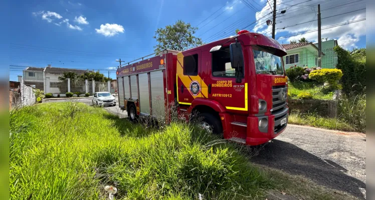 Segundo informações levantadas no local, havia uma ligação elétrica entre a casa da frente e a casa dos fundos do terreno.