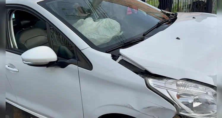 O motorista do Peugeot teve um ferimento no ombro esquerdo e foi encaminhado ao Hospital Geral Unimed.