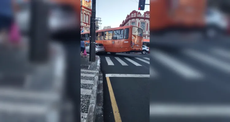 Acidente foi registrado no centro de Ponta Grossa