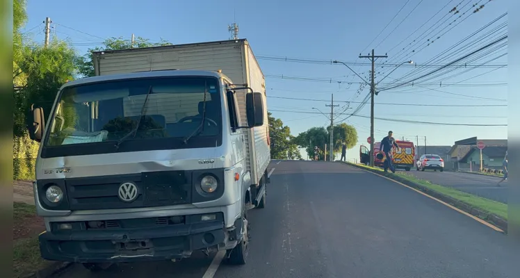 Colisão entre caminhão e moto deixa motociclista ferido em PG