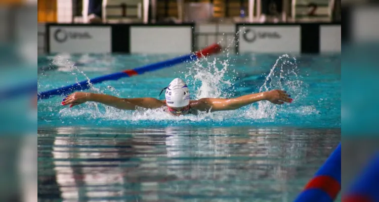 A atleta começou a treinar com apenas nove anos e e durante esses anos já participou de várias competições.