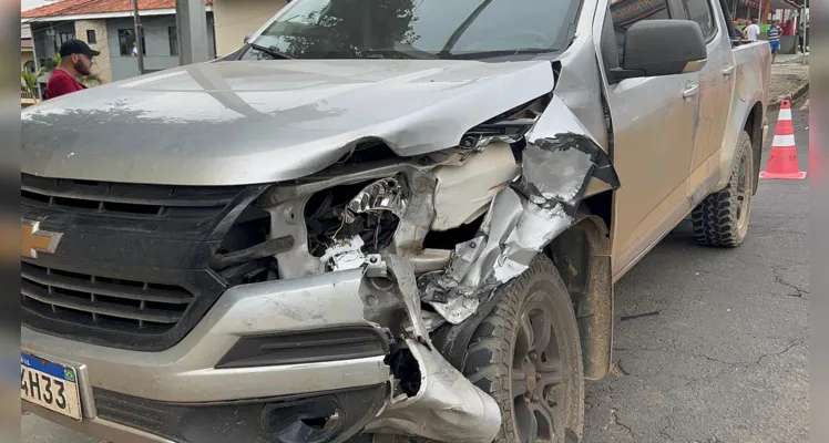 Acidente ocorreu na Avenida Monteiro Lobato e envolveu um Fiat Pálio, uma caminhonete Ford Ranger, uma caminhonete Chevrolet S10 e uma motocicleta Yamaha 150.