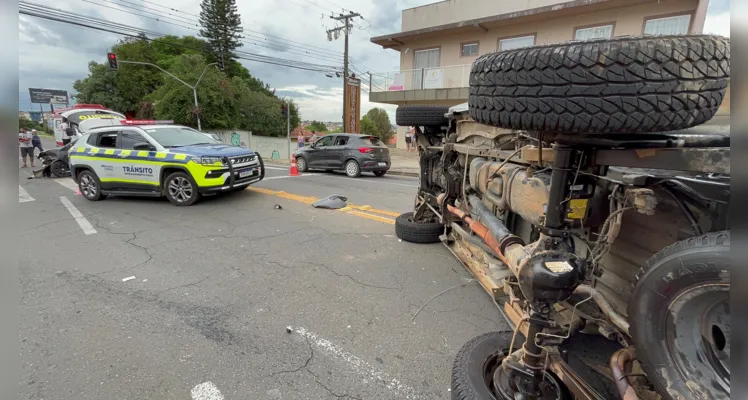 Acidente ocorreu na Avenida Monteiro Lobato e envolveu um Fiat Pálio, uma caminhonete Ford Ranger, uma caminhonete Chevrolet S10 e uma motocicleta Yamaha 150.