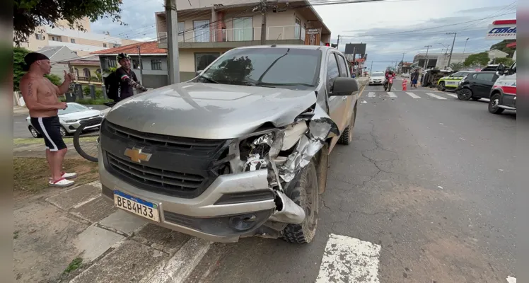 Acidente ocorreu na Avenida Monteiro Lobato e envolveu um Fiat Pálio, uma caminhonete Ford Ranger, uma caminhonete Chevrolet S10 e uma motocicleta Yamaha 150.