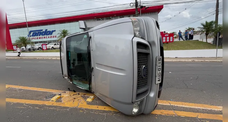 Acidente ocorreu na Avenida Monteiro Lobato e envolveu um Fiat Pálio, uma caminhonete Ford Ranger, uma caminhonete Chevrolet S10 e uma motocicleta Yamaha 150.