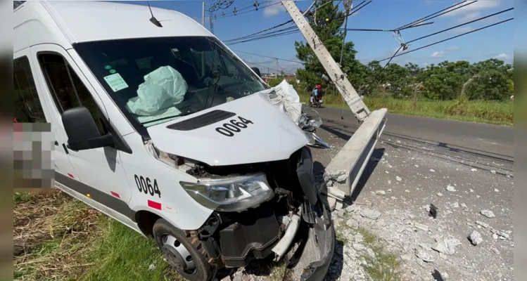 Apesar do forte impacto, o motorista não se feriu