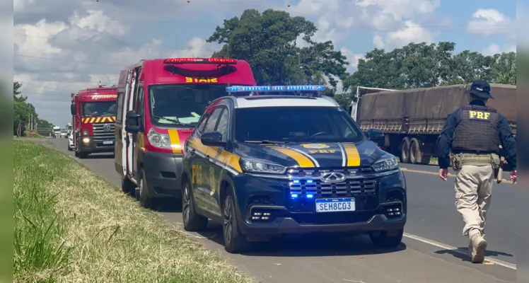 Equipes do Samu, do Siate e da Polícia Rodoviária Federal fizeram a retirada das vítimas do veículo e prestaram os primeiros atendimentos