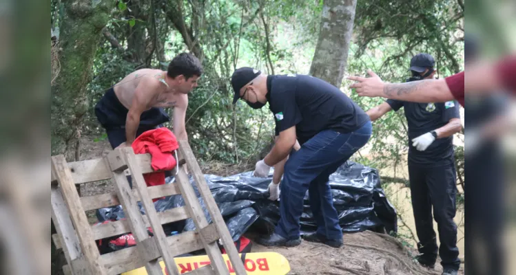 Corpo é achado por pescadores às margens do Rio Pitangui