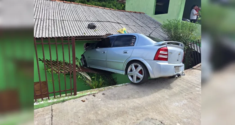 Acidente assustou moradores e vizinhos