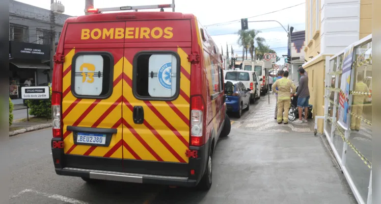 Acidente ocorreu no cruzamento das ruas Francisco Ribas e Francisco Búrzio.