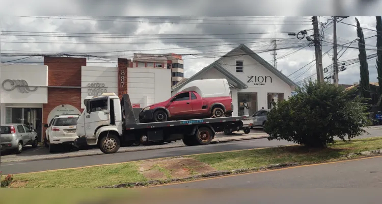 Acidente ocorreu no cruzamento das ruas Francisco Ribas e Francisco Búrzio.