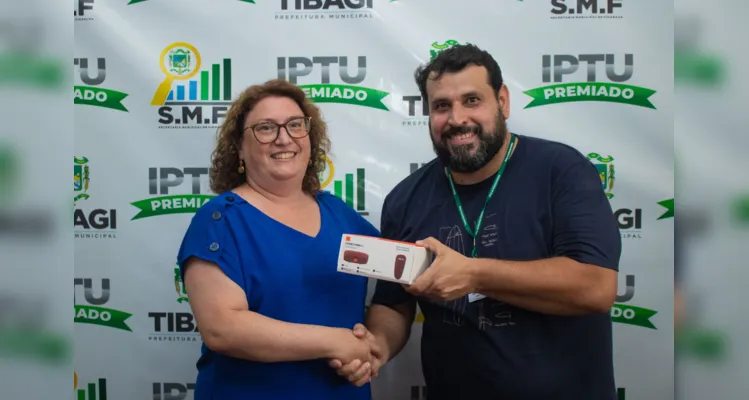 Prefeito de Tibagi entrega prêmios do IPTU Premiado 2023