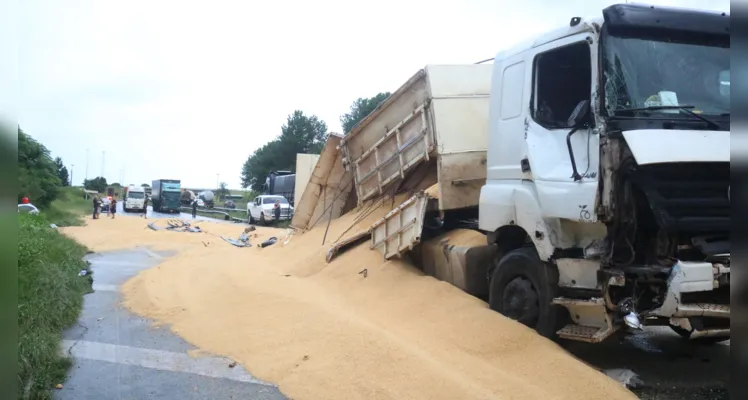 Acidente gera congestionamento de 8 km em PG; veja fotos