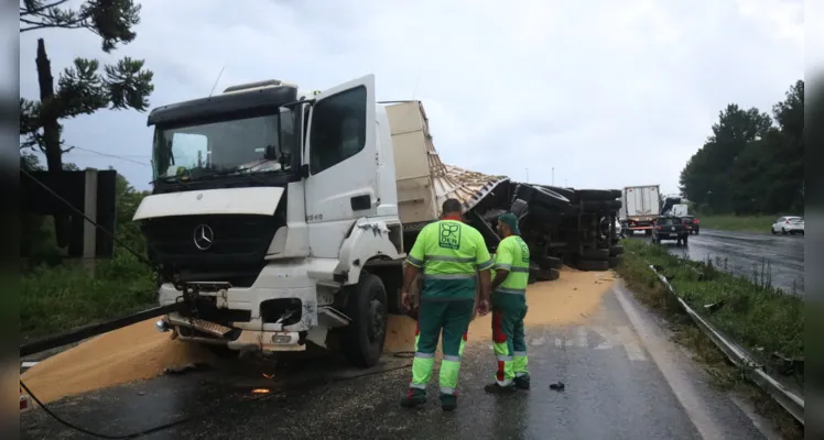 Acidente gera congestionamento de 8 km em PG; veja fotos