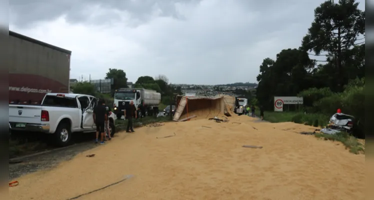 Acidente gera congestionamento de 8 km em PG; veja fotos