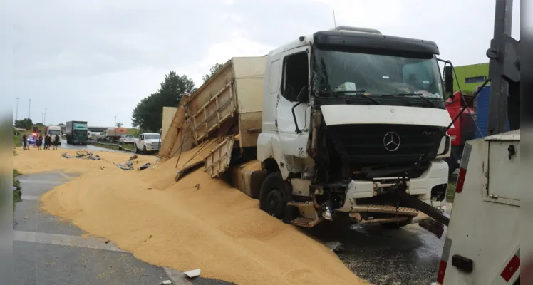 Acidente gera congestionamento de 8 km em PG; veja fotos