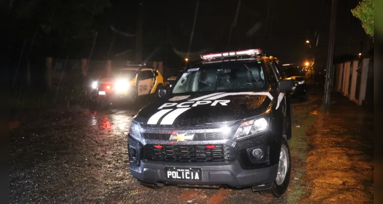 A Polícia Civil, Polícia Militar e Polícia Científica estão no local e o corpo será encaminhado para o Instituto Médico Legal. 