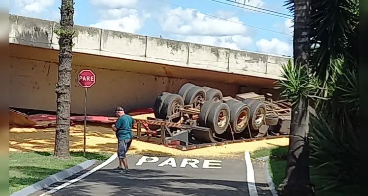 Acidente aconteceu na tarde deste domingo