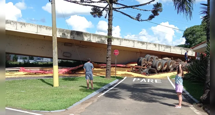 Acidente aconteceu na tarde deste domingo