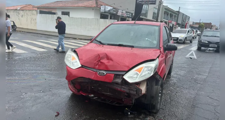 Acidente ocorreu no cruzamento das ruas Figueira e Nicolau Kluppel Neto, no bairro Santa Paula.