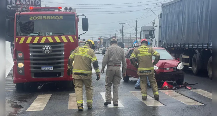 Acidente ocorreu no cruzamento das ruas Figueira e Nicolau Kluppel Neto, no bairro Santa Paula.