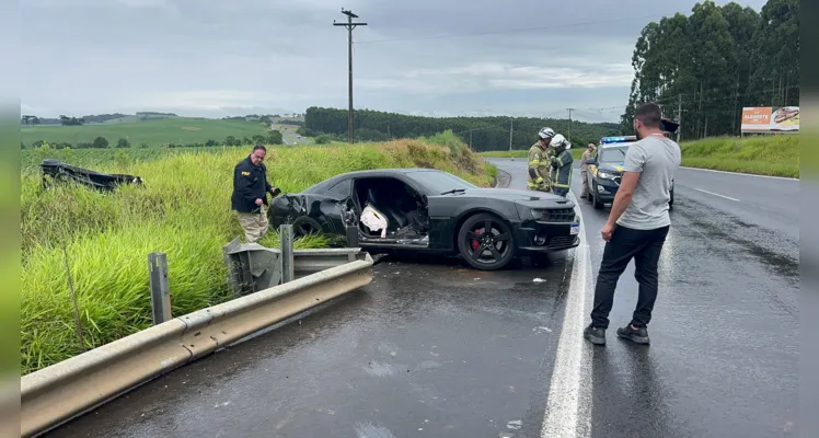 Motorista informou que os pneus estavam 'carecas' sendo a causa do acidente.