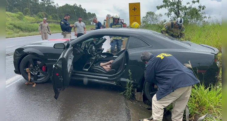 Motorista informou que os pneus estavam 'carecas' sendo a causa do acidente.