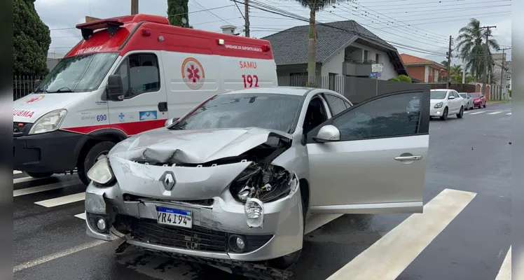 Condutora da caminhonete Fiat Toro foi a única ferida na colisão e foi encaminhada para o Hospital Unimed. 