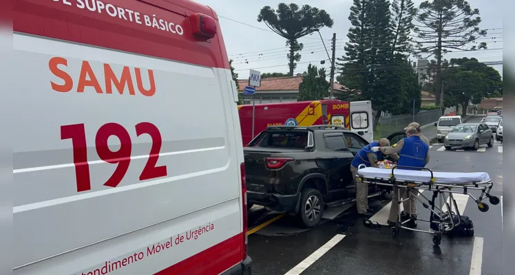 Condutora da caminhonete Fiat Toro foi a única ferida na colisão e foi encaminhada para o Hospital Unimed. 
