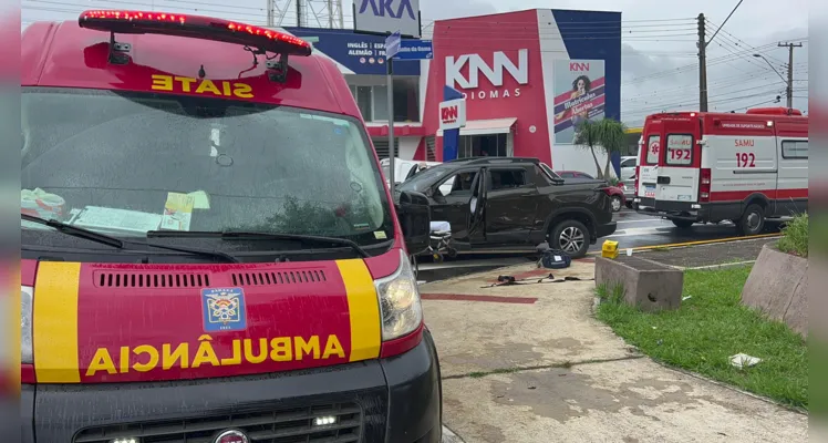 Condutora da caminhonete Fiat Toro foi a única ferida na colisão e foi encaminhada para o Hospital Unimed. 