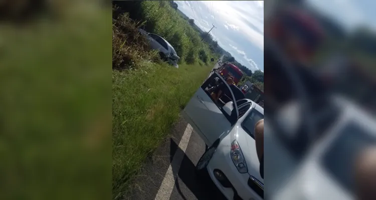 Acidente envolvendo três carros aconteceu na PR-438