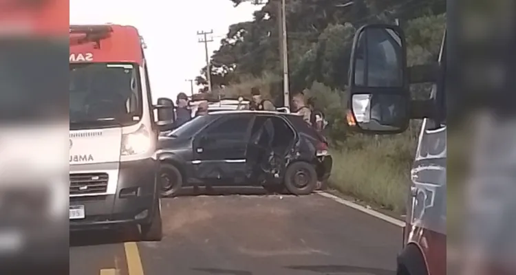 Acidente envolvendo três carros aconteceu na PR-438