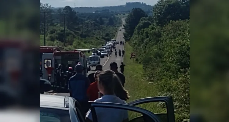 Acidente envolvendo três carros aconteceu na PR-438