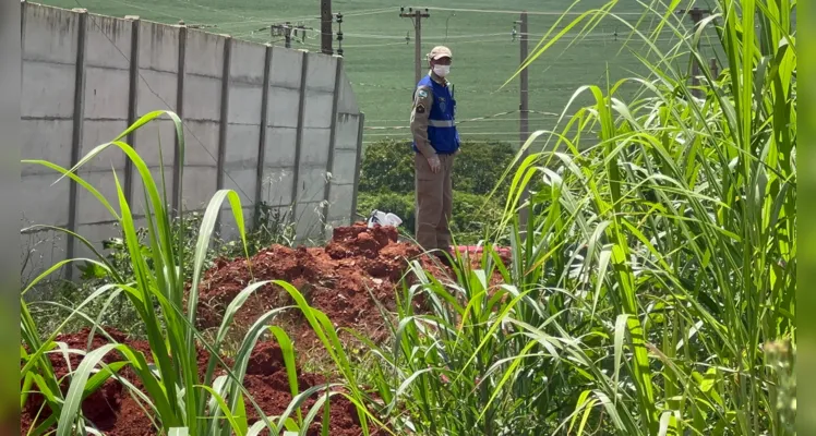 Corpo foi encontrado nos fundos de um empresa, no bairro Boa Vista. 