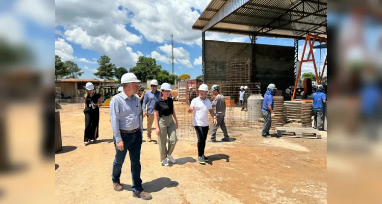 Mariana e outros representantes da Polícia Penal do Estado visitaram a Tecnobloco