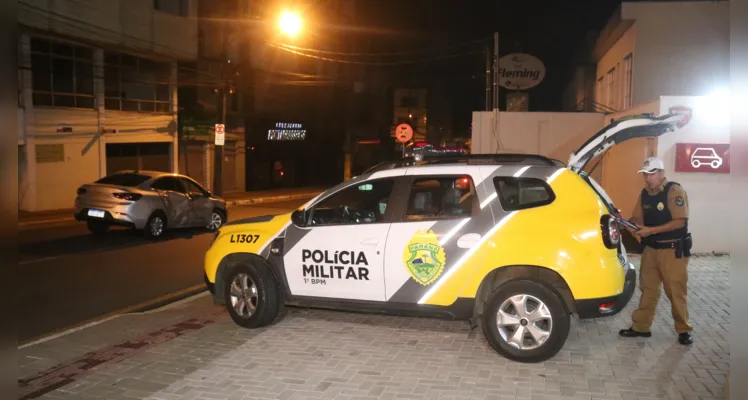 Vítima teve uma fratura exposta no fêmur e escoriações; foi encaminhada para o Hospital Regional. 