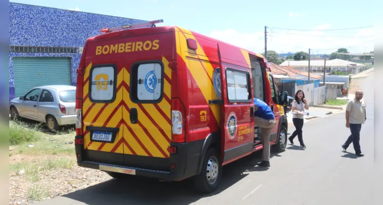 Motociclista fica ferido após colidir com ônibus na 'Vila Marina'