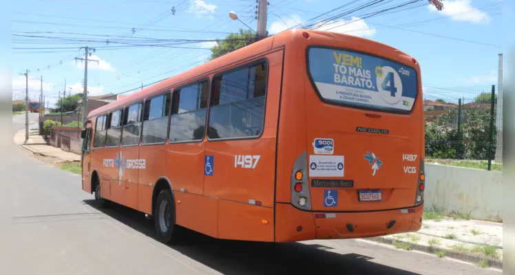 Motociclista fica ferido após colidir com ônibus na 'Vila Marina'