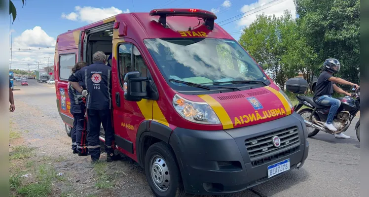 A equipe médica do Samu e o Siate prestaram atendimento e encaminharam o homem para a UPA Santa Paula.