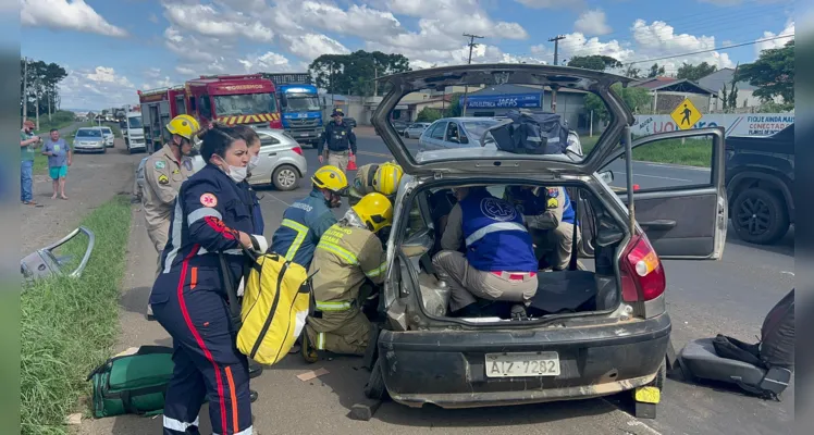 Equipes do Siate e do Samu foram acionadas, prestaram os primeiros atendimentos e conduziram a vítima para a Santa Casa de Ponta Grossa.