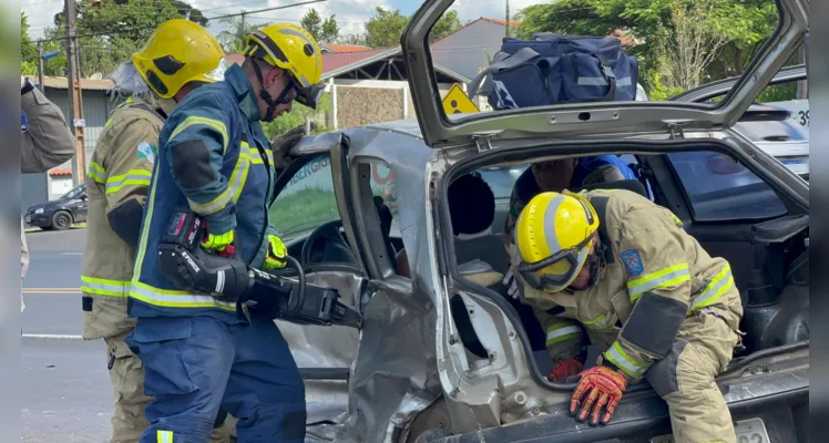 Equipes do Siate e do Samu foram acionadas, prestaram os primeiros atendimentos e conduziram a vítima para a Santa Casa de Ponta Grossa.