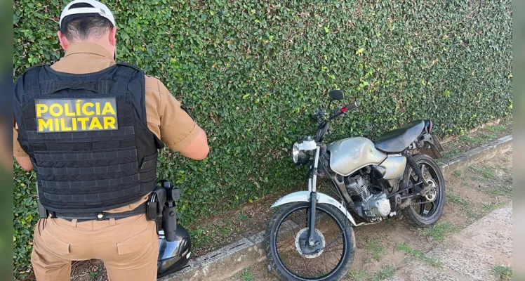 A Polícia Militar também esteve no local e constatou que o condutor da motocicleta não tinha habilitação para dirigir.