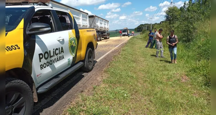 Acidente na PR-438 bloqueia rodovia sentido Guaragi