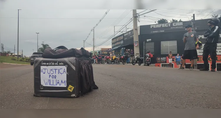 Protesto aconteceu na avenida Bispo Dom Geraldo Pellanda