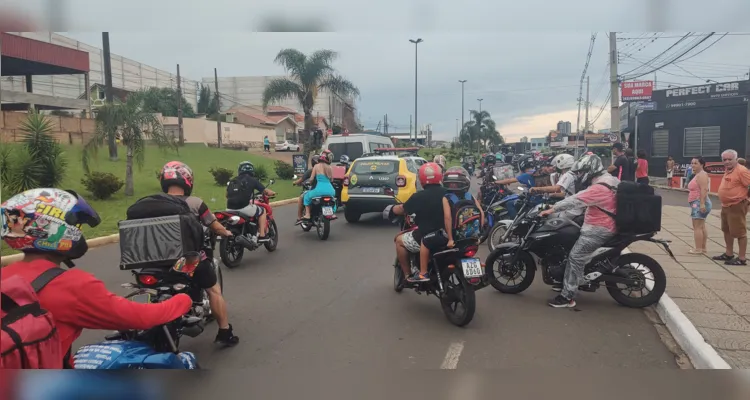 Protesto aconteceu na avenida Bispo Dom Geraldo Pellanda